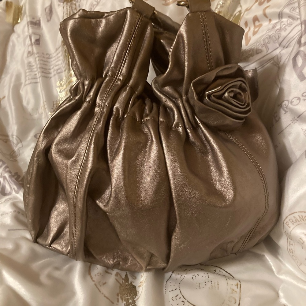 AK ANNE KLEIN GOLD Leather purse.